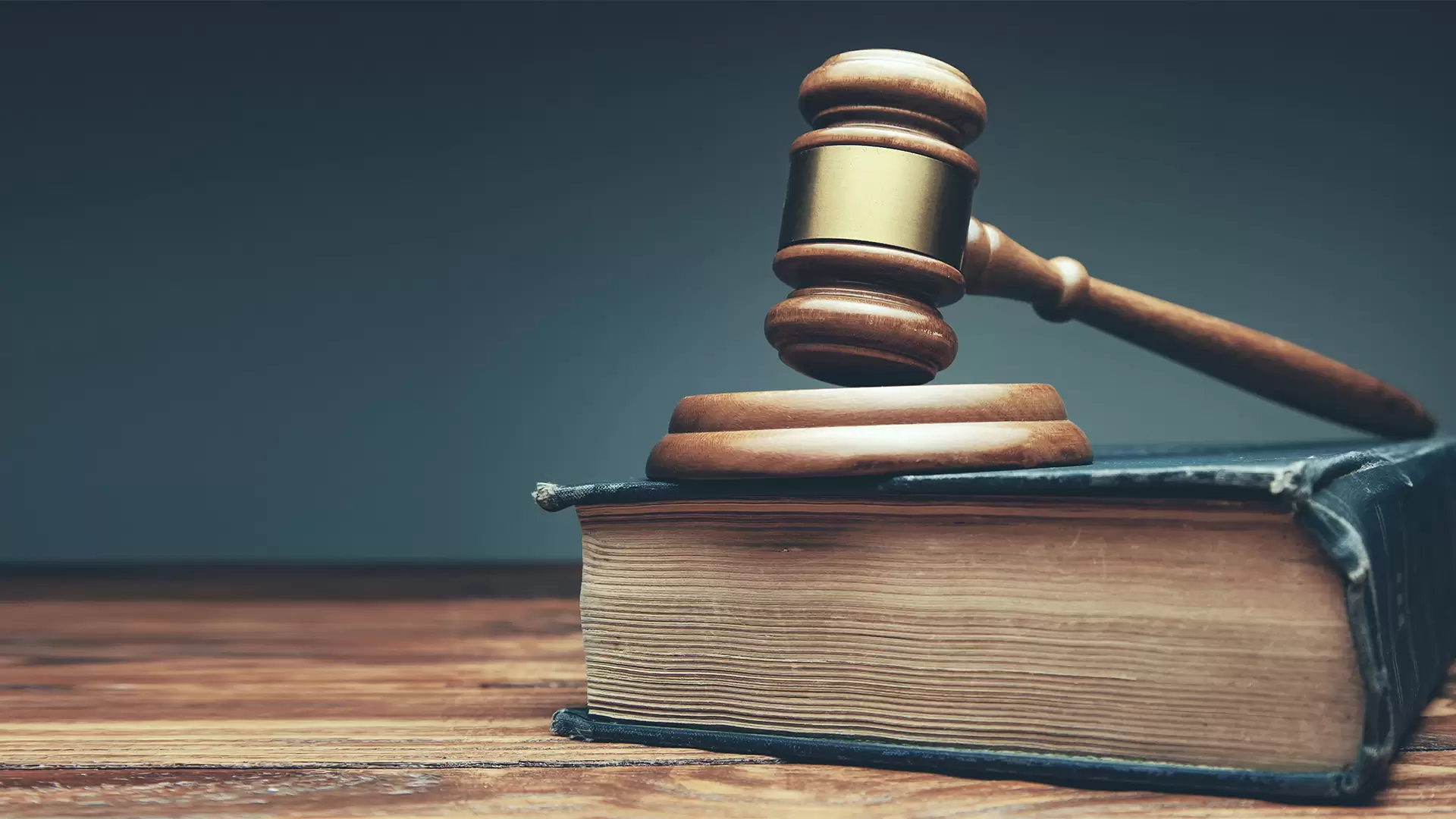 گشتی بابەتەکان لە سەر ئاشتی پارێزی، فەرهەنگ، پارە، یاسا ئەنوسیت